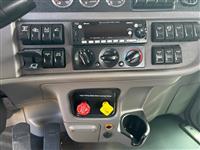 2023 Peterbilt 389
