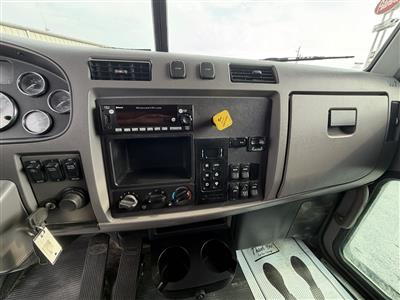 2021 Peterbilt 348