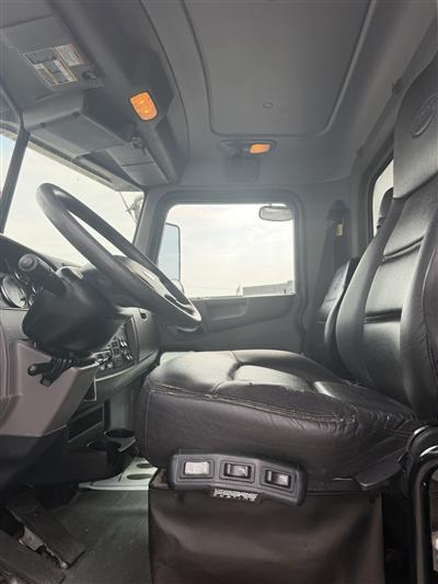 2021 Peterbilt 348