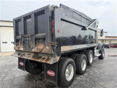 2021 Peterbilt 348