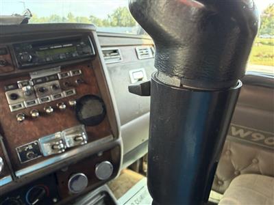 2005 Kenworth W900L