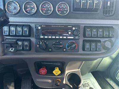 2024 Peterbilt 389