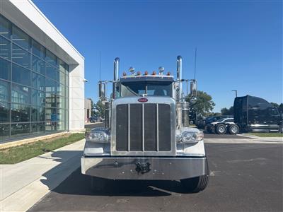 2023 Peterbilt 389
