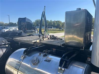 2023 Peterbilt 389