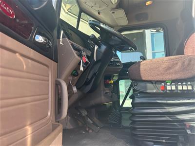 2023 Peterbilt 389