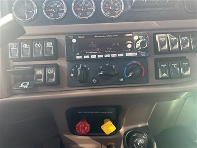 2023 Peterbilt 389