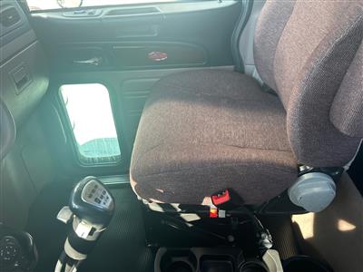 2023 Peterbilt 389
