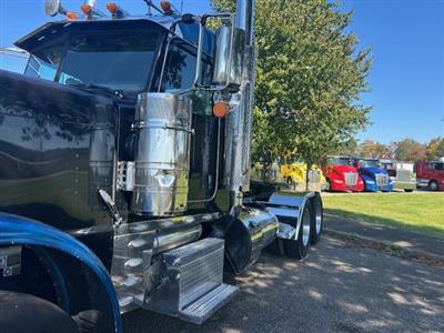 2023 Peterbilt 389