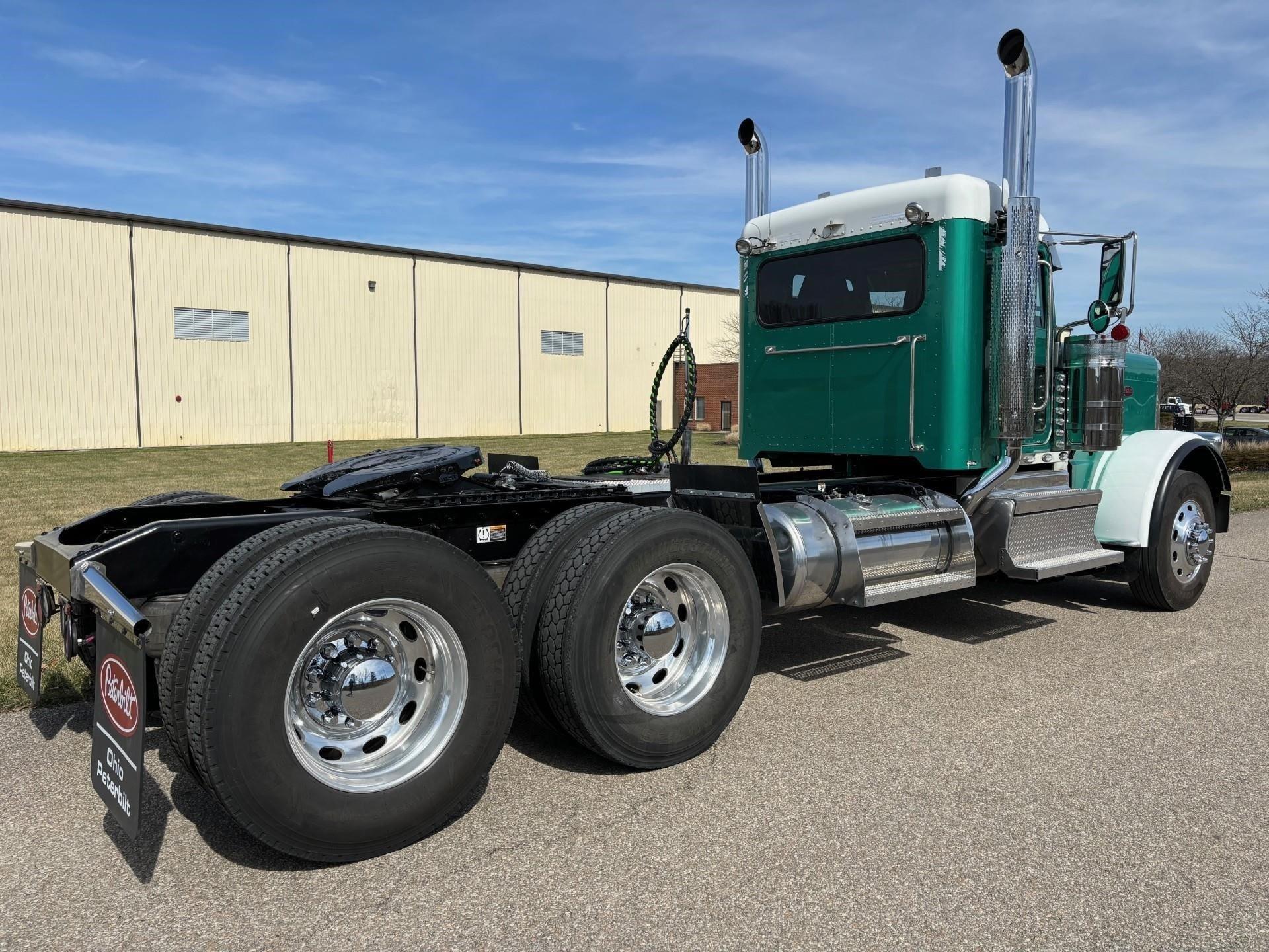 2022 Peterbilt 389 - image 4
