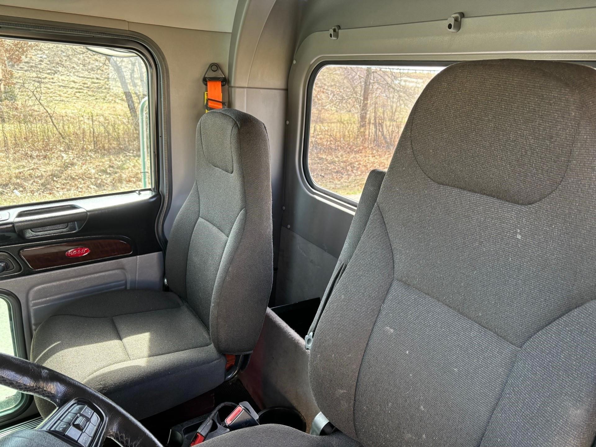 2022 Peterbilt 389 - image 8