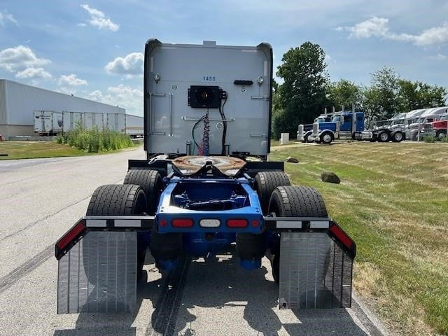 2022 Peterbilt 389 - image 4