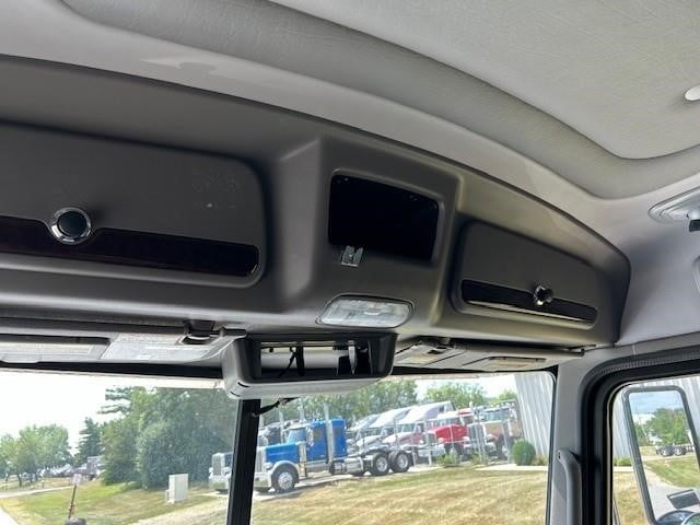 2022 Peterbilt 389 - image 18