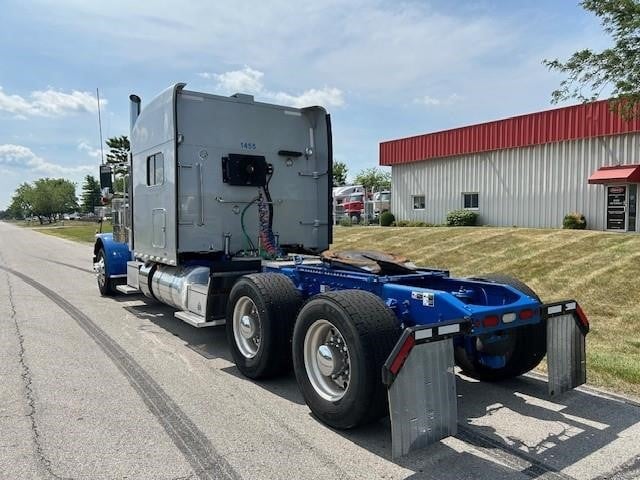 2022 Peterbilt 389 - image 3