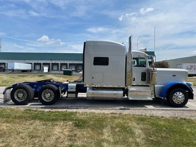 2022 Peterbilt 389 - image 6