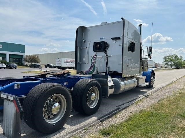 2022 Peterbilt 389 - image 5