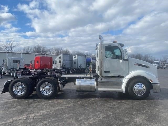 2025 Peterbilt 579 - image 5