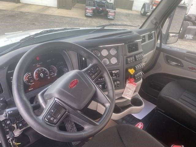 2025 Peterbilt 579 - image 11