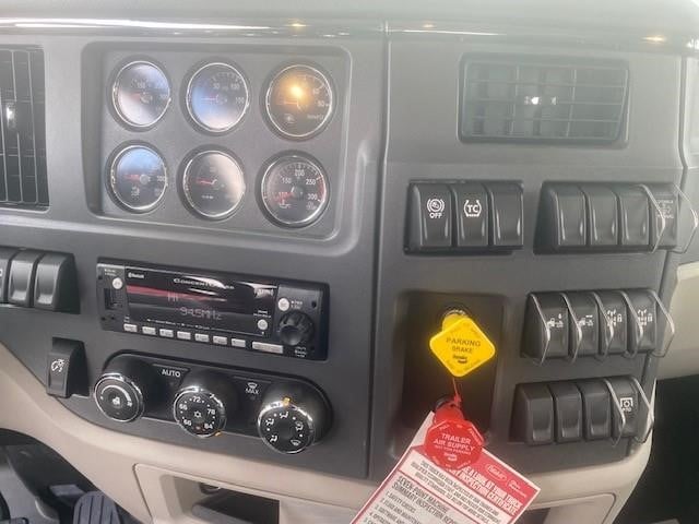 2025 Peterbilt 579 - image 12