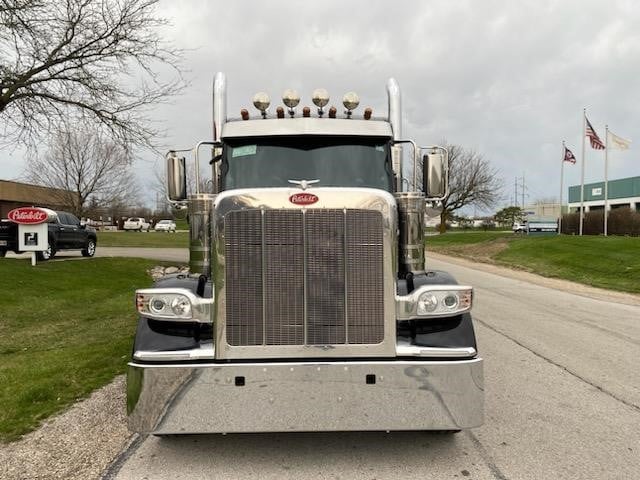 2025 Peterbilt - image 9