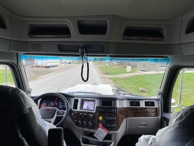 2025 Peterbilt - image 21