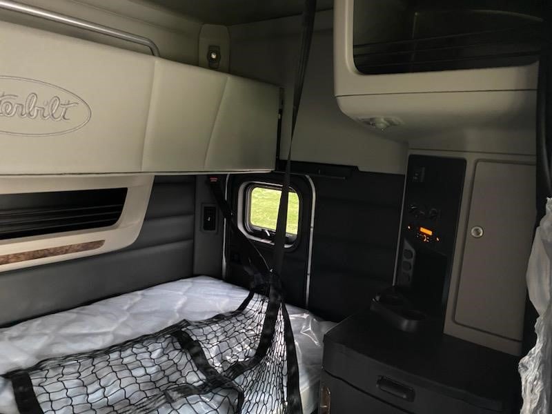 2025 Peterbilt - image 23