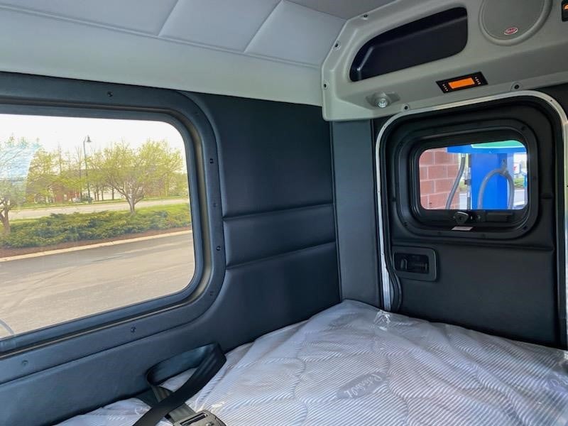 2025 Peterbilt - image 16