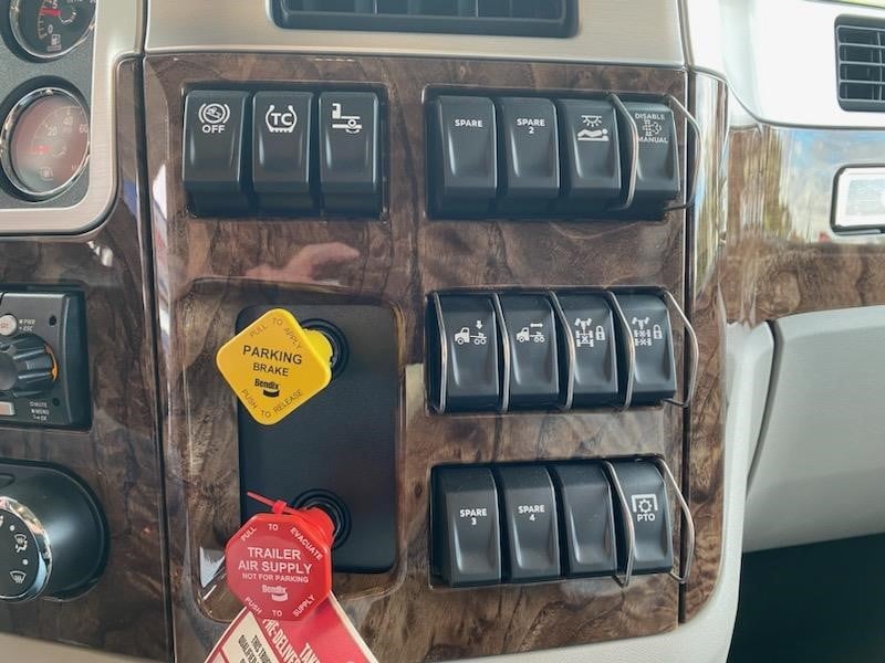 2025 Peterbilt - image 14