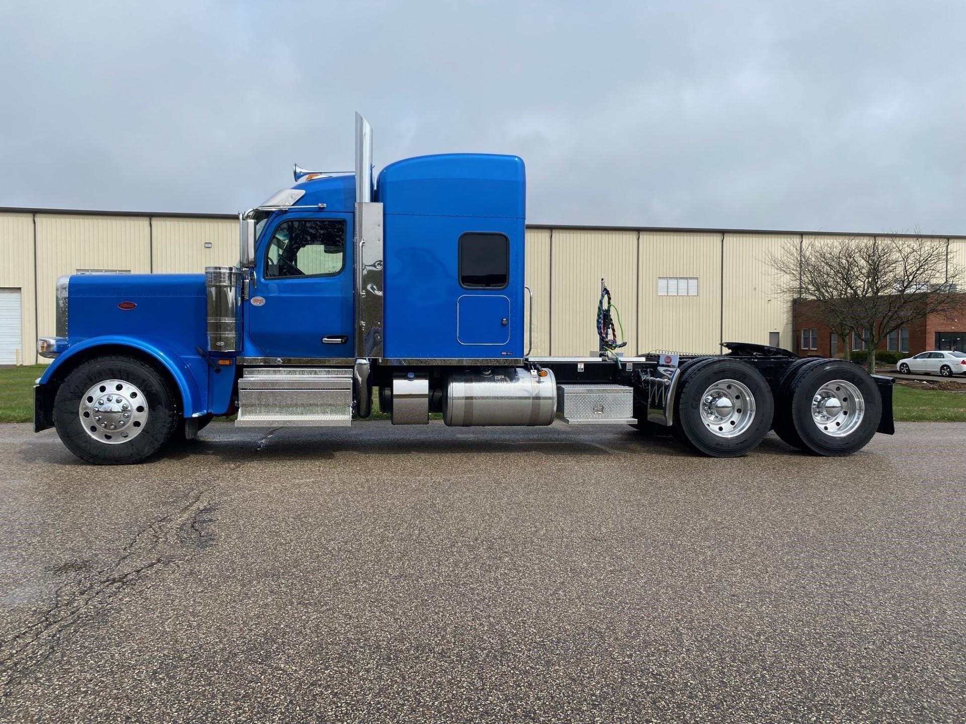 2025 Peterbilt - image 2