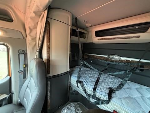 2025 Peterbilt - image 13