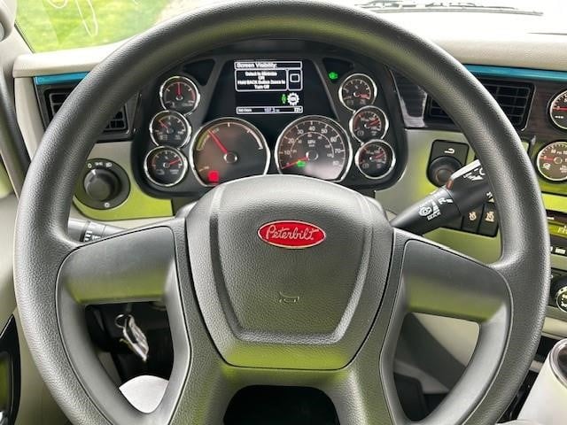 2025 Peterbilt 579 - image 8