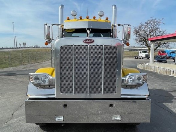 2022 Peterbilt 389 - image 3