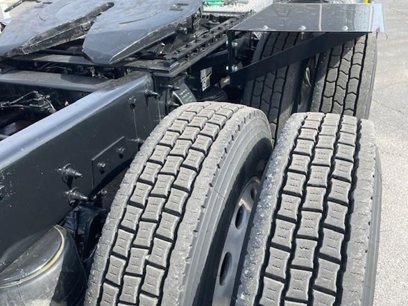 2022 Peterbilt 389 - image 9