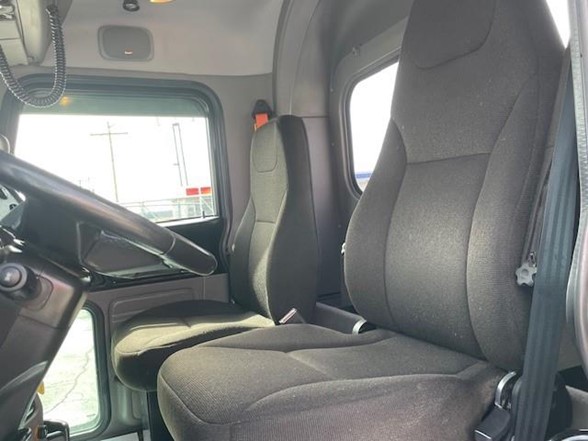 2022 Peterbilt 389 - image 15