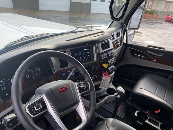 2025 Peterbilt - image 11