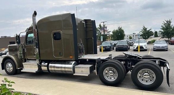 2025 Peterbilt - image 2