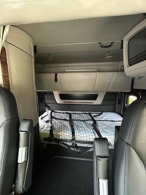 2025 Peterbilt - image 13