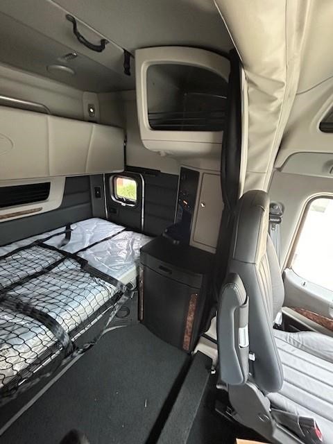 2025 Peterbilt - image 15