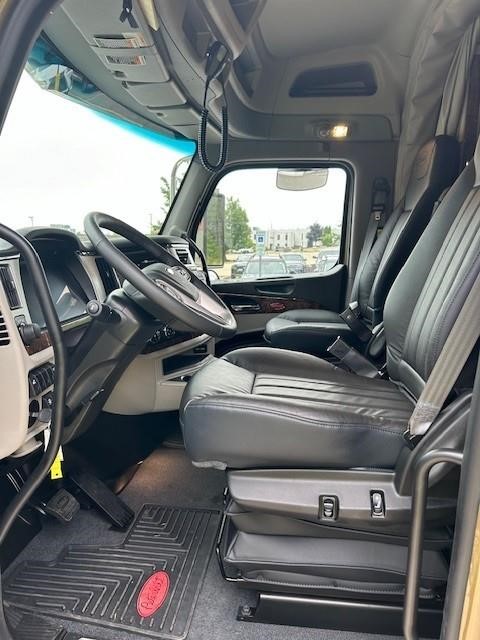 2025 Peterbilt - image 8