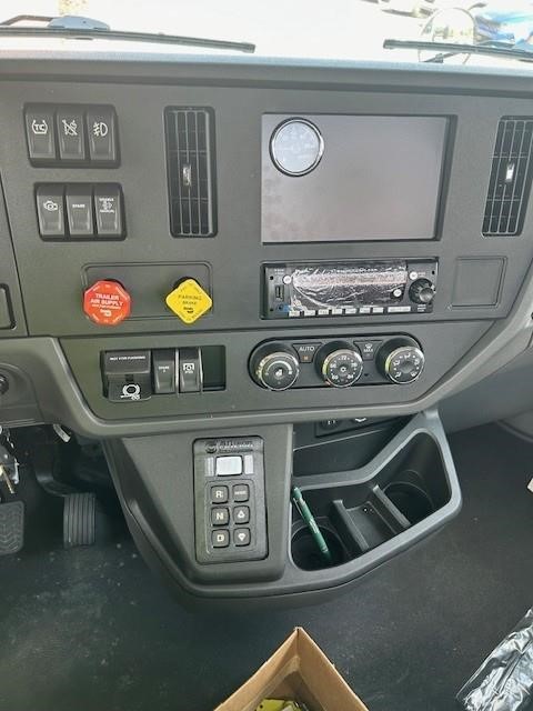 2025 Peterbilt 536 - image 9