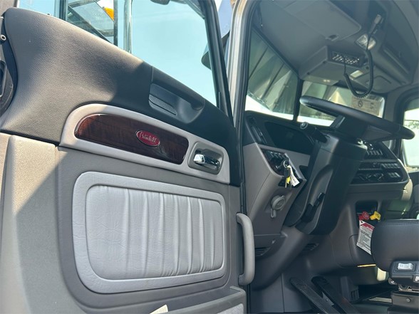 2024 Peterbilt 389 - image 14