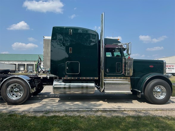 2024 Peterbilt 389 - image 4