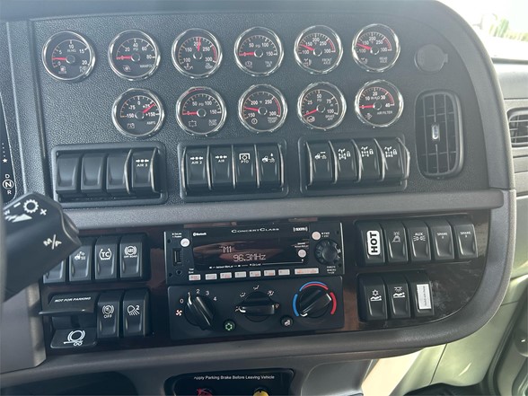 2024 Peterbilt 389 - image 17