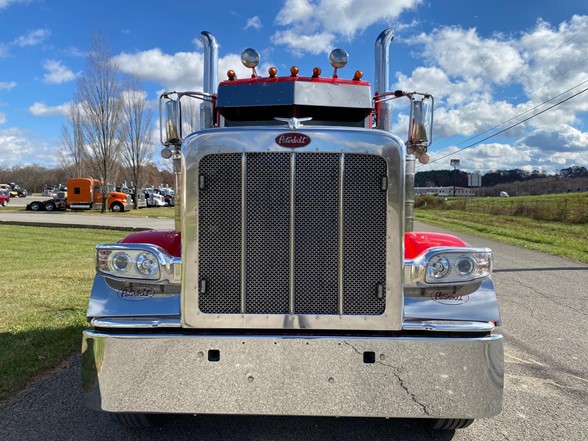 2023 Peterbilt 389 - image 3