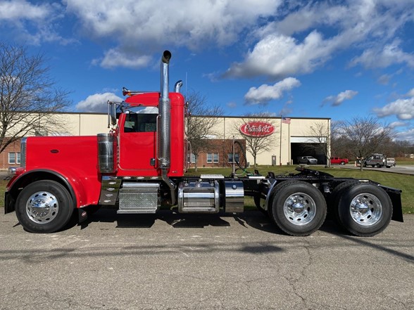 2023 Peterbilt 389 - image 4