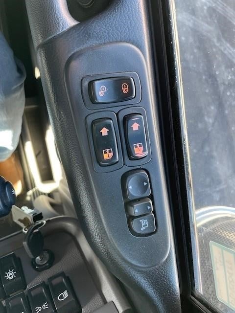 2023 Peterbilt 389 - image 14