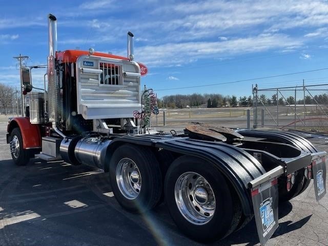 2023 Peterbilt 389 - image 2