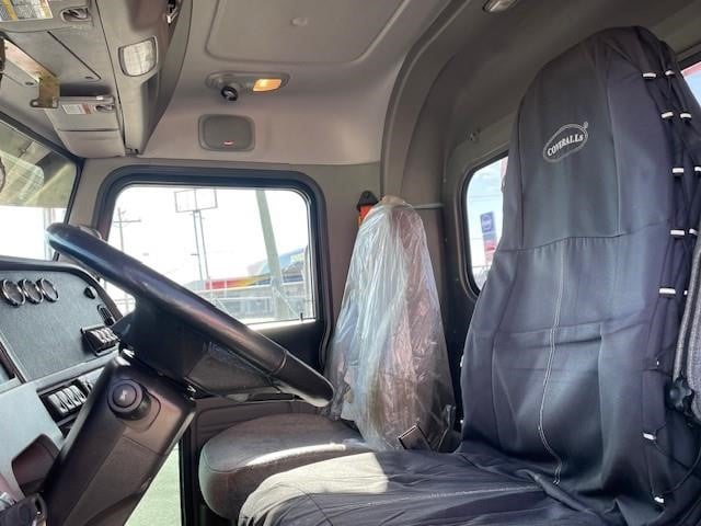 2023 Peterbilt 389 - image 12