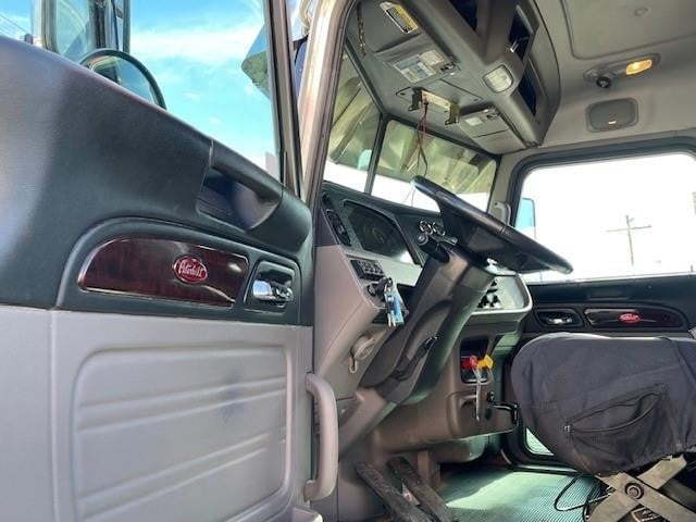 2023 Peterbilt 389 - image 11