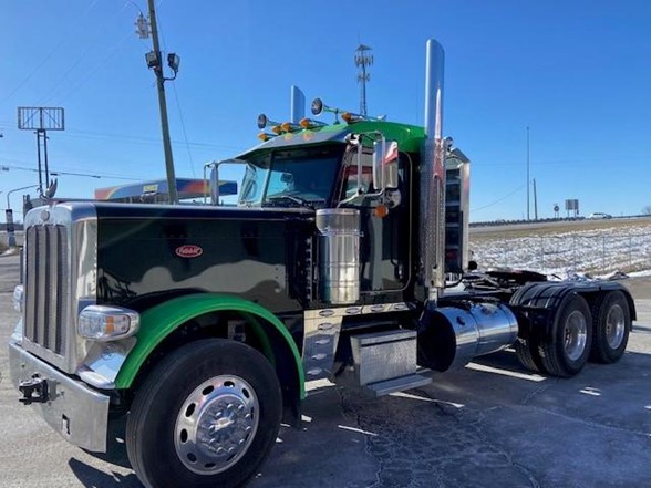 2023 Peterbilt 389 - image 2