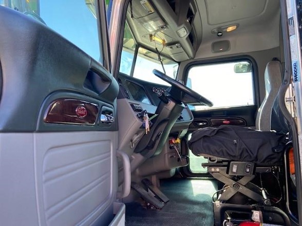 2023 Peterbilt 389 - image 12